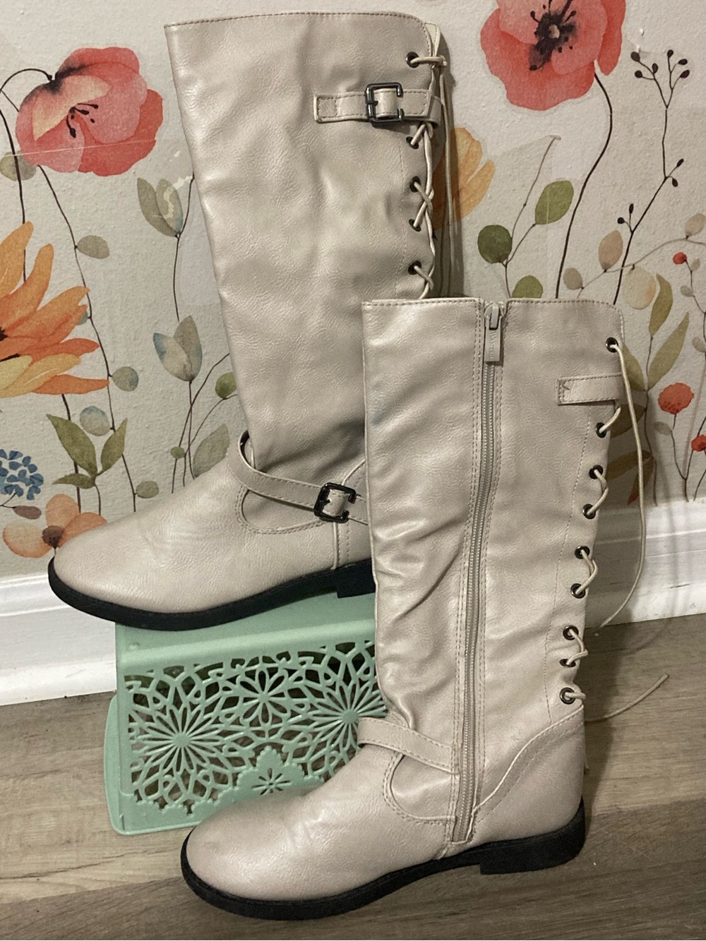 🌸 Sz 2 Kids Wanted Over-the-Knee Lace-Up Boots in Cream